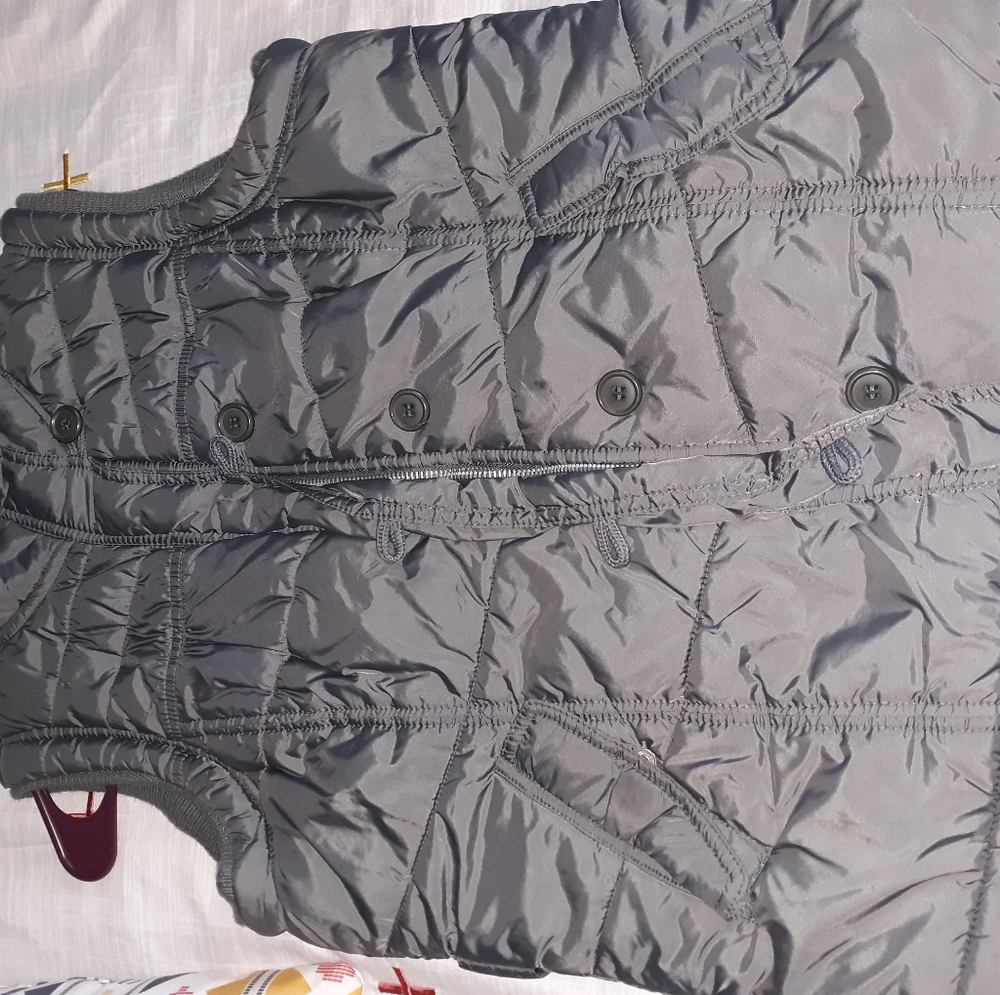 Vest - Picture 2 of 3
